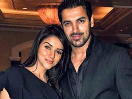 പാതി മലയാളിയെ കെട്ടൂ-അസിന് ജോണിന്റെ ഉപദേശം