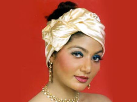 കാമുകന്റെ ബന്ധുക്കള്‍ക്കെതിരെ നടി അല്‍ഫോണ്‍സ