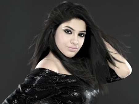 അര്‍ച്ചന ചോദിയ്ക്കുന്നു-ഗ്ലാമറിനെന്താ കുഴപ്പം?