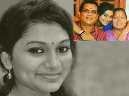 ശ്രീലക്ഷ്മി ദത്തുപുത്രിയെന്ന് പാര്‍വതി