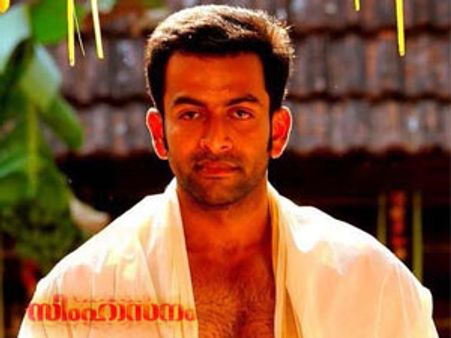 പൃഥ്വിയുടെ സിംഹാസനത്തിന് 2.5 കോടി
