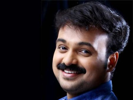 ചാക്കോച്ചന്‍ അമ്പതടിച്ചു