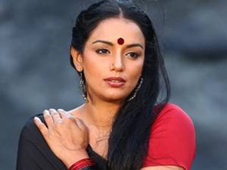 ശ്വേത ലാലിന്റെ അമ്മയാവുന്നു