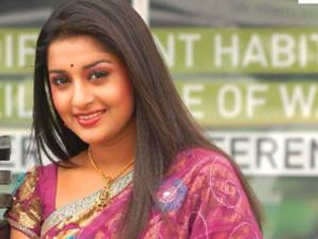 മീരയുടെ മടങ്ങിവരവിനെതിരെ ''അമ്മ''