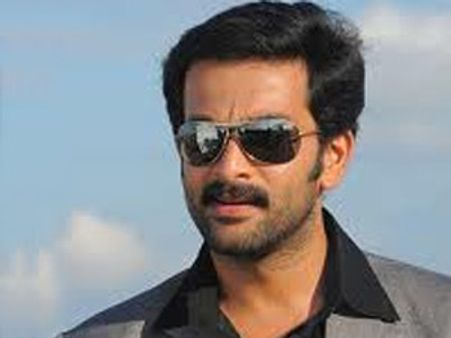 ബി ടൗണില്‍ ചുവടുറപ്പിക്കാന്‍ പൃഥ്വി