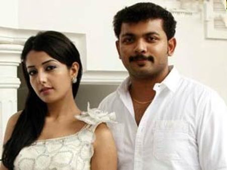 ഹൈഡ് ആന്റ് സീക്ക്-ഒരു കുടുംബകാര്യം