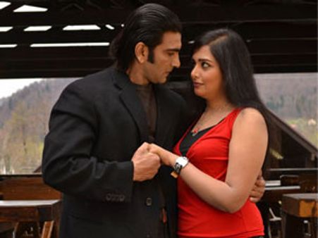 പ്രണയാഭ്യര്‍ത്ഥന തള്ളി;നടന്‍ സുധീര്‍ നായികയെ തല്ലി