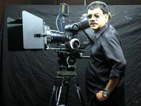 ബി ടൗണില്‍ പ്രിയനും ക്ലച്ചുപിടിയ്ക്കുന്നില്ല