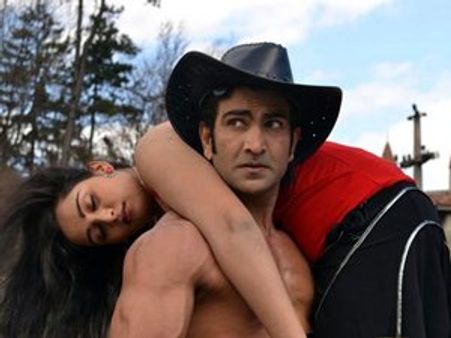 നടന്‍ സുധീര്‍ പൊലീസ് സ്റ്റേഷനില്‍ കീഴടങ്ങി