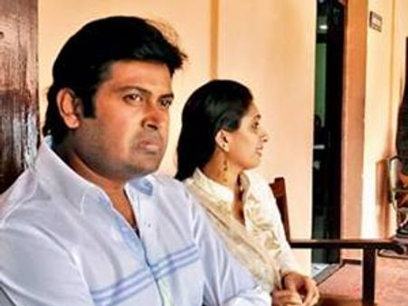 കുഞ്ഞാറ്റ മനോജിനൊപ്പം; ഉര്‍വശിക്ക് തിരിച്ചടി