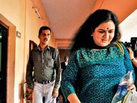 ഉര്‍വശിയ്ക്ക് മകളെ നല്‍കാനാവില്ലെന്ന് കോടതി