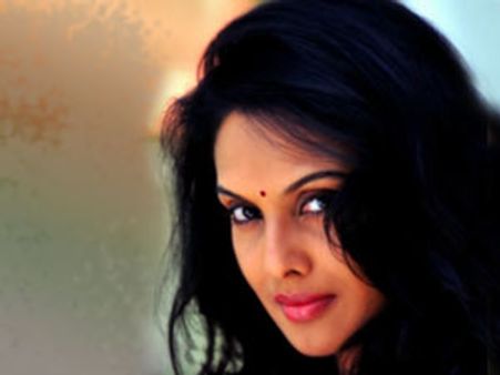 പരസ്യമായി കുടിച്ചാല്‍ അഭിനന്ദിക്കണം: ജ്യോതിര്‍മയി