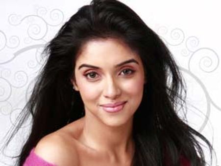 പ്രഭുദേവ അസിന്റെ അരികില്‍