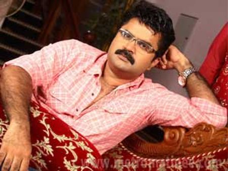 അനൂപ് മലയാളത്തിന് പുറത്ത് കടക്കുന്നു