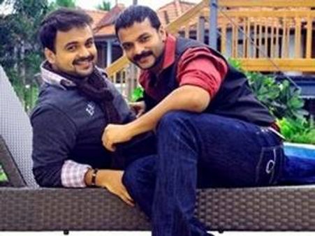 ജയസൂര്യയും കുഞ്ചാക്കോ ബോബനും തിളങ്ങുന്നു