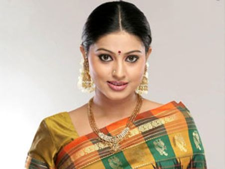 സ്‌നേഹയെത്തുന്നു ബിരിയാണിയുമായി!
