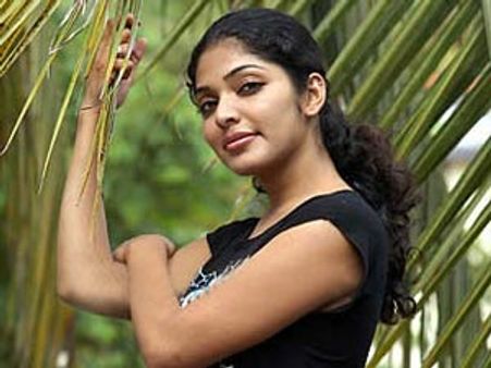 തന്റേടി പെണ്ണായി റിമ വീണ്ടുമെത്തുന്നു