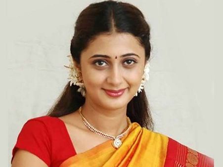 ദിവ്യ വെങ്കടസുബ്രഹ്മണ്യം കനിഹയായതെങ്ങനെ?