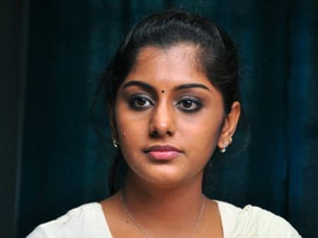 രണ്ടു വ്യത്യസ്ത ഗെറ്റപ്പില്‍ മീര നന്ദന്‍