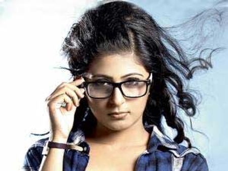 ആസിഫിന്റെ നായികയായി ലിയോണ