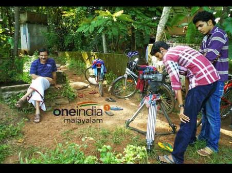 പച്ച മണക്കുന്ന കവിമുറ്റം