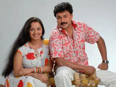 മഞ്ജു നൃത്തമാടും നേരം ദിലീപ് എവിടെ?