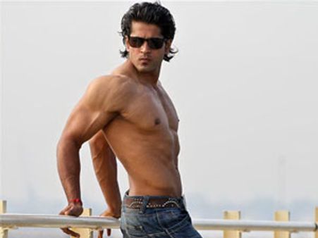 രാജീവ് പിള്ളയ്ക്കും വ്യാജന്‍ ശല്യം