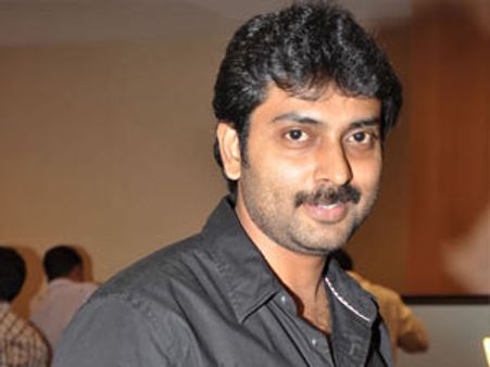 നരേന്‍ വീണ്ടും കൂടുമാറ്റത്തിന്