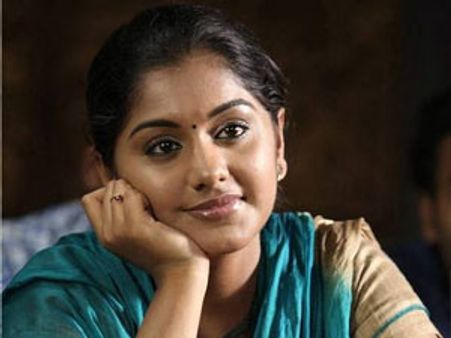 മീരയ്ക്ക് തിരക്കേറുന്നു