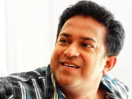 ദുല്‍ഖര്‍ പടത്തിന്റെ സംവിധായകന് പ്രിയന്റെ ഉപദേശം