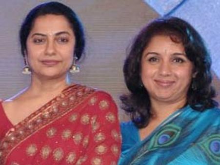 സുഹാസിനിയും രേവതിയും ഇടതുപക്ഷത്ത്‌