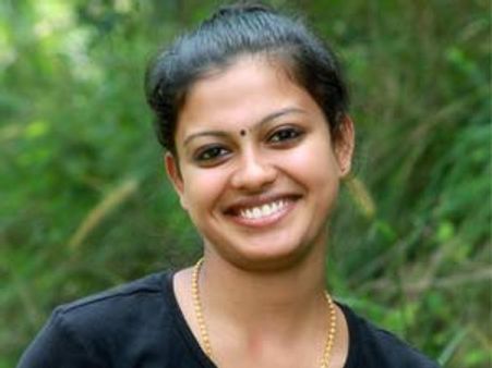 അനുശ്രീ ഇപ്പോള്‍ ബിസിയാണ്