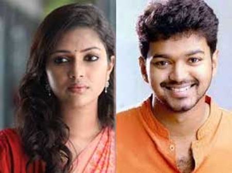 വിജയ്‌ക്കൊപ്പം അമലയെത്തി