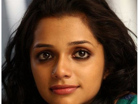 ദീപന്റെ സിമ്മില്‍ ആന്‍ നായിക