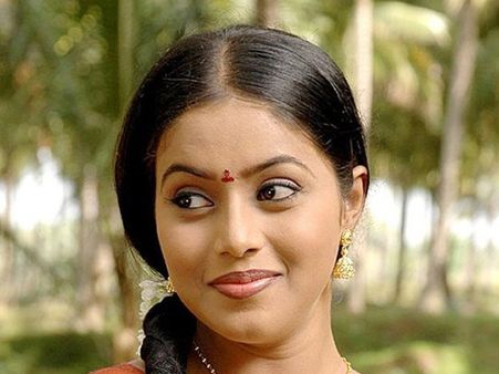 ഷംന കാസിം ഇനി 'ചിന്ന അസിന്‍'!