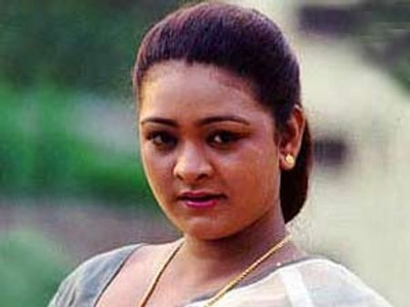 അനന്തരം ഷക്കീല സംവിധായികയുമാവുന്നു