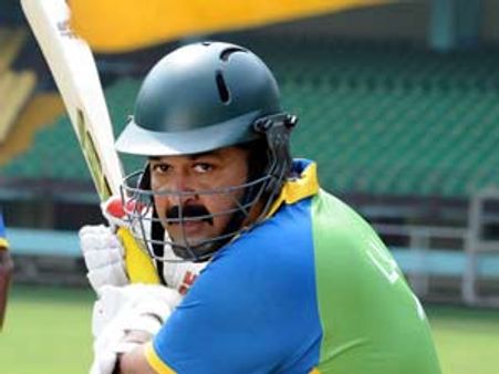 താരയുദ്ധം തുടങ്ങുന്നു