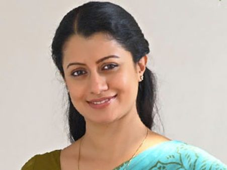 ആദ്യം മമ്മൂട്ടിയുടെ ഭാര്യ ഇനി ദുല്‍ഖറിന്റെ നായിക