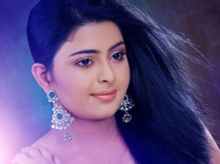 ലവ് സ്‌റ്റോറിയ്ക്കായി സ്വാതി ആംഗ്യഭാഷപഠിയ്ക്കുന്നു