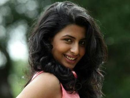 അരത്തില്‍ ഗ്ലാമറില്ലാതെ രാജ്ശ്രീ വീണ്ടും