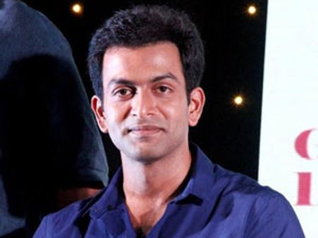 അവാര്‍ഡിന്റെ തിളക്കവുമായി പൃഥ്വിരാജ് ഗുരുവായൂരില്‍