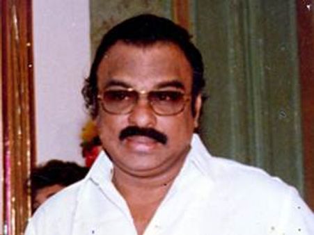 കിട്ടാത്ത മുന്തിരി പുളിയ്ക്കുമെന്ന് ഐവി ശശി