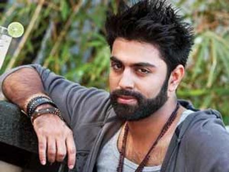 ലസാഗു ഉസാഗയില്‍ പത്മസൂര്യ നായകന്‍