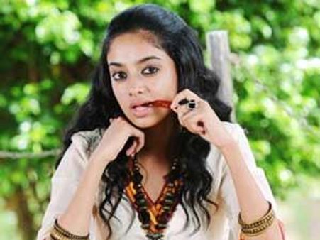 മങ്കീസില്‍ തന്റേടിപ്പെണ്ണായി ഗൗതമി നായര്‍