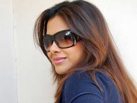 ഫോര്‍ സെയിലില്‍ മോഡലായി കാതല്‍ സന്ധ്യ