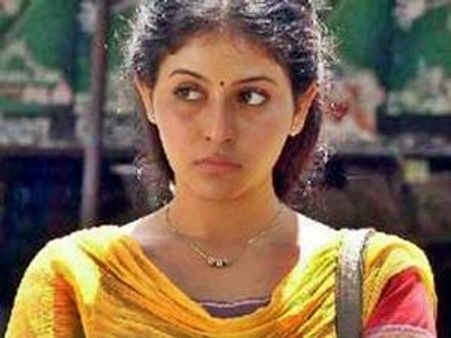 രണ്ടാനമ്മയ്‌ക്കെതിരെ നടി അഞ്ജലി പരാതി കൊടുത്തു