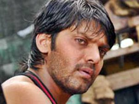 പങ്കാളിയെ തേടുകയാണെന്ന് നടന്‍ ആര്യ