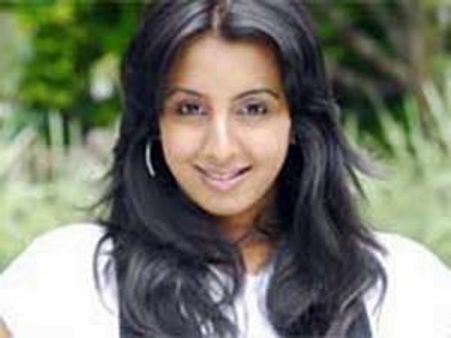 സഞ്ജന വീണ്ടും മലയാളത്തിലേക്ക്