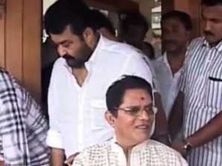 ജഗതിയ്ക്കുവേണ്ടി ലാല്‍ പാടി, പടകാളി ചണ്ടി ചങ്കരി..