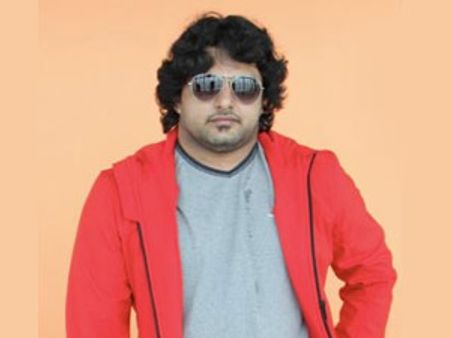 ഹോട്ടലുകാരുടെ കഥയുമായി മധു വാര്യര്‍